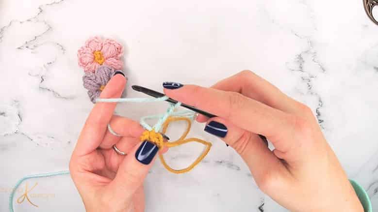 How to Crochet the Puff Flower