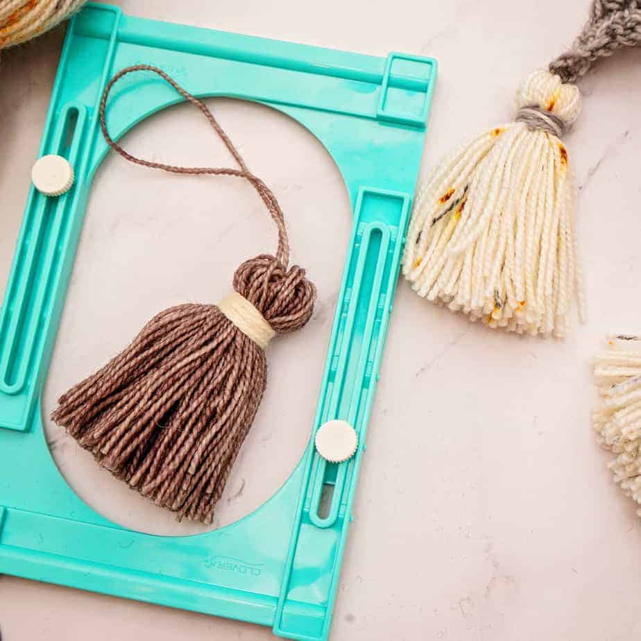 How to Make A Tassel With Yarn