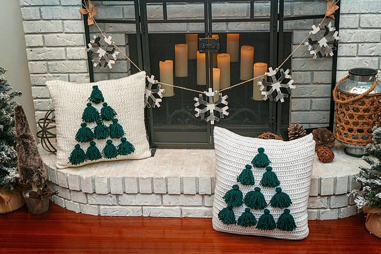 Yarn Tassels for Christmas Pillows