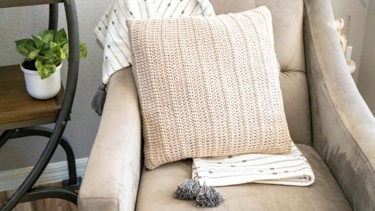 Crochet Nutmeg Free Pillow Pattern