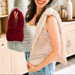 Woman smiles while holding up two knotted mesh crochet bags in different colors and sizes. Text at bottom reads: “Easy Knotted Mesh Crochet Bag – 3 Sizes.”.